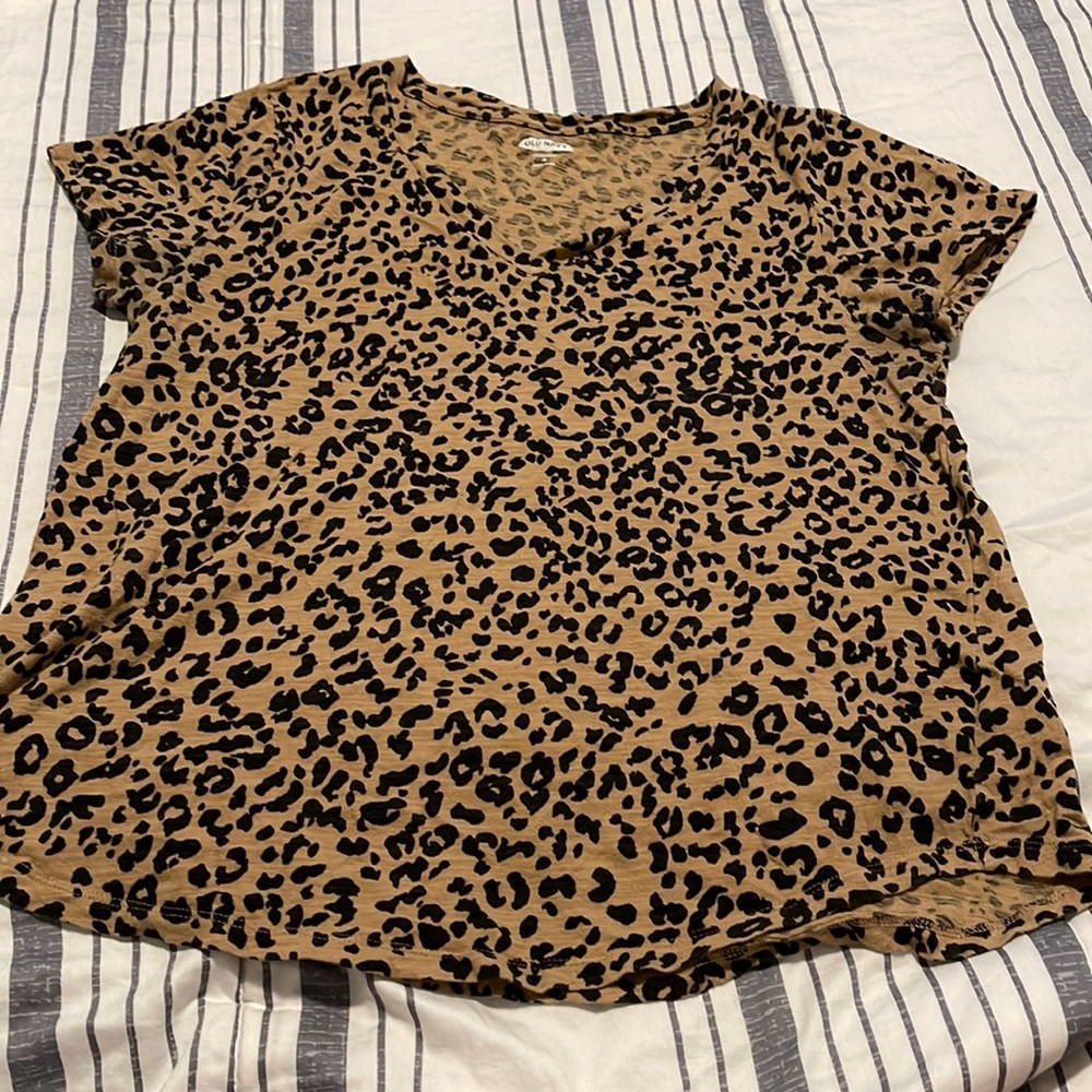 Old navy medium cheetah print tee